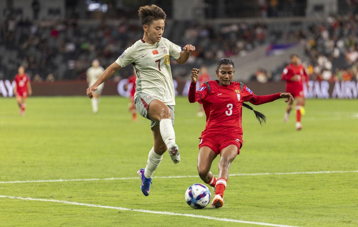 必一运动官方网站-王霜献上世界波，中国女足亚洲杯“开门红”，2比0战胜孟加拉国女足