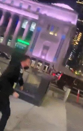 必一运动官方网站-纽约球迷疯狂庆祝！半程将至尼克斯战绩爬到第4